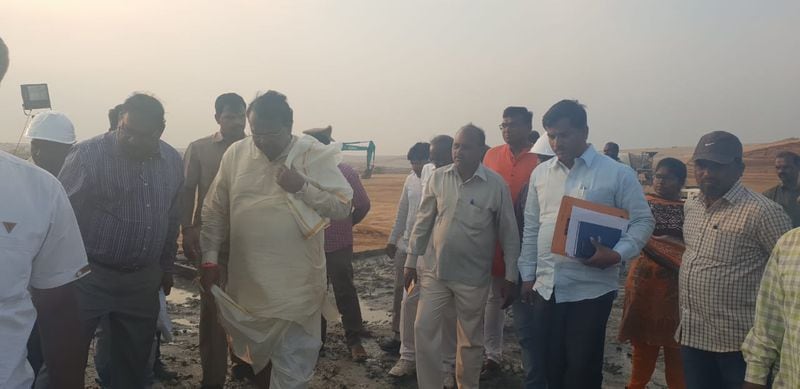 కొండపోచమ్మ రిజర్వాయర్ పనులను పరిశీలించిన పోచారం