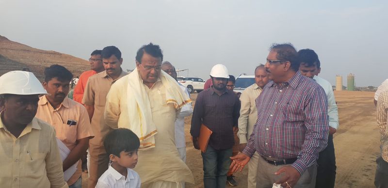 కొండపోచమ్మ రిజర్వాయర్ పనులను పరిశీలించిన పోచారం