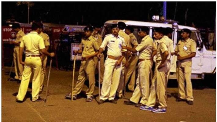 woman who eloped with lover was beaten and relatives chopped off her hair woman who eloped with lover was beaten and relatives chopped off her hair
