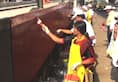 Republic Day: Bengaluru mayor cleans messy walls in city
