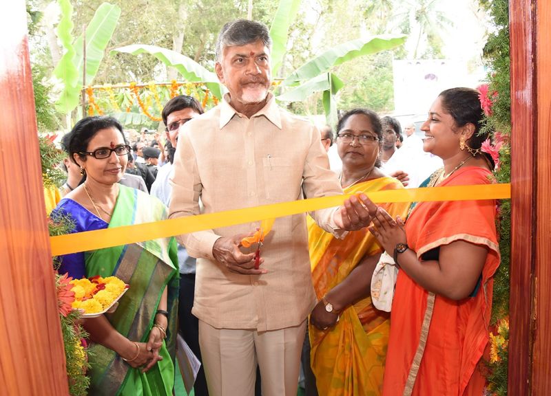 కొమరోలులో చంద్రబాబు దంపతులు(ఫోటోలు)