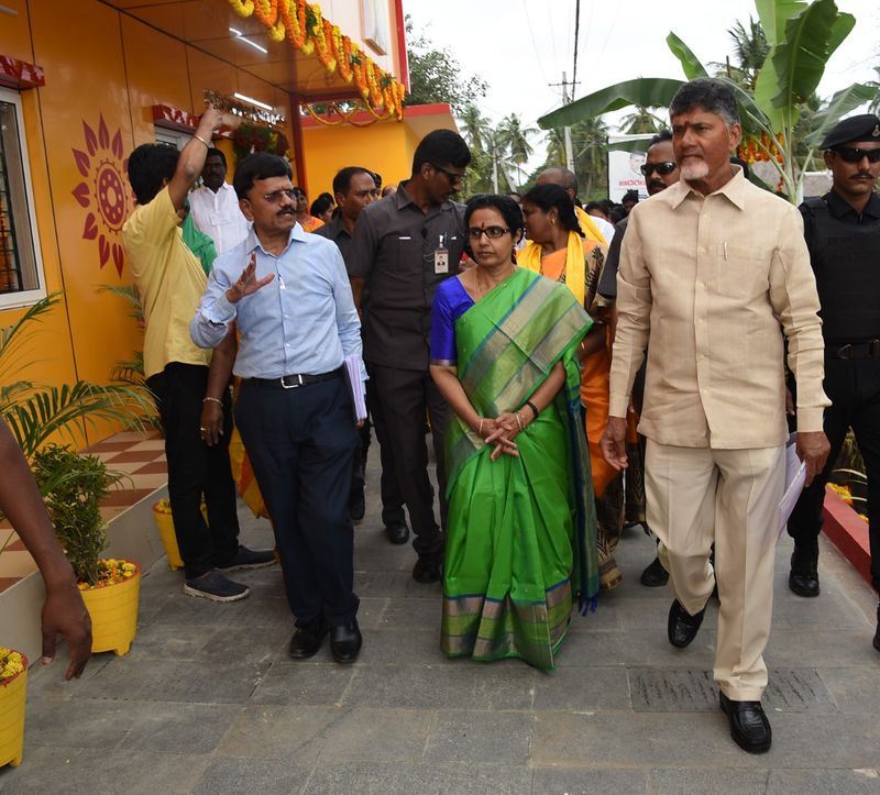 కొమరోలులో చంద్రబాబు దంపతులు(ఫోటోలు)