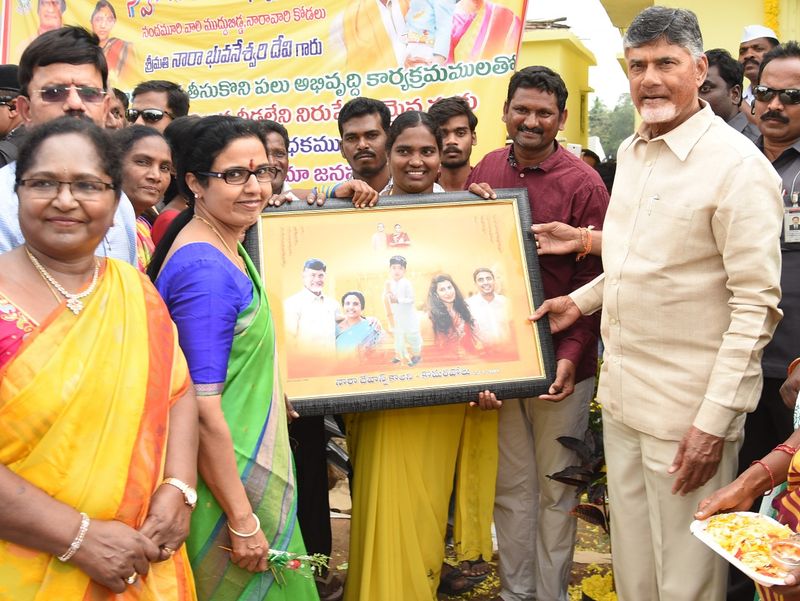 కొమరోలులో చంద్రబాబు దంపతులు(ఫోటోలు)