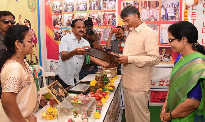 కొమరోలులో చంద్రబాబు దంపతులు(ఫోటోలు)