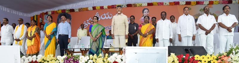 కొమరోలులో చంద్రబాబు దంపతులు(ఫోటోలు)