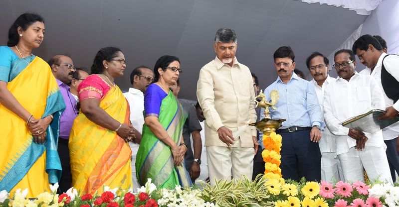 కొమరోలులో చంద్రబాబు దంపతులు(ఫోటోలు)