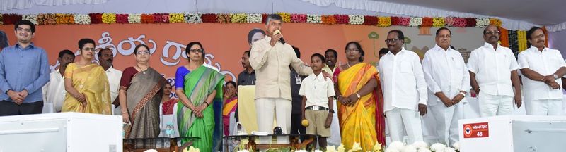 కొమరోలులో చంద్రబాబు దంపతులు(ఫోటోలు)