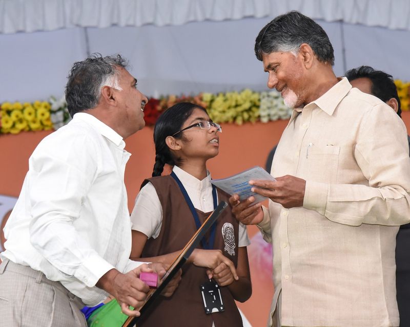 కొమరోలులో చంద్రబాబు దంపతులు(ఫోటోలు)