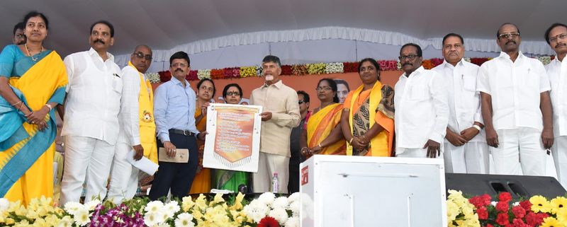 కొమరోలులో చంద్రబాబు దంపతులు(ఫోటోలు)