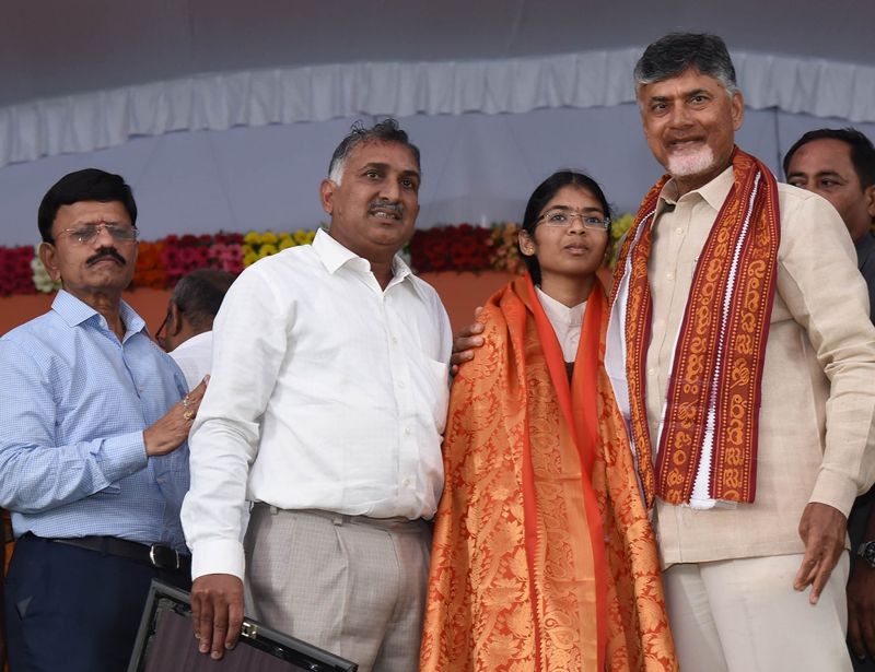 కొమరోలులో చంద్రబాబు దంపతులు(ఫోటోలు)