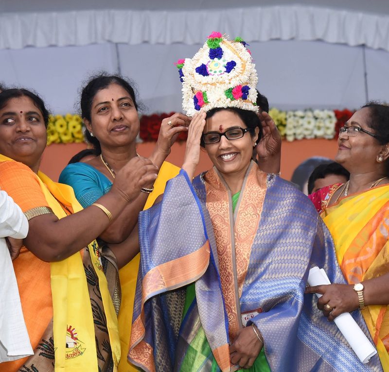 కొమరోలులో చంద్రబాబు దంపతులు(ఫోటోలు)