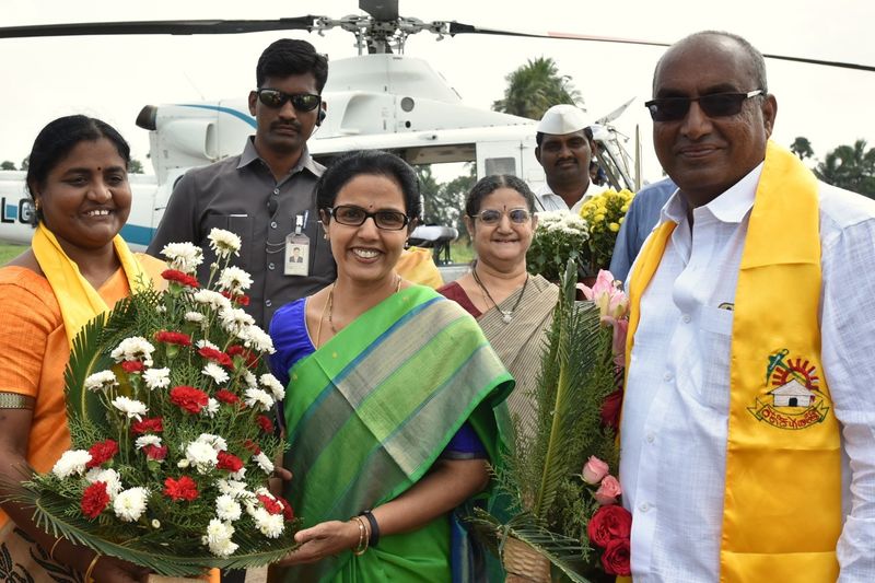 కొమరోలులో చంద్రబాబు దంపతులు(ఫోటోలు)
