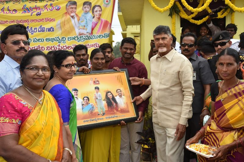 కొమరోలులో చంద్రబాబు దంపతులు(ఫోటోలు)