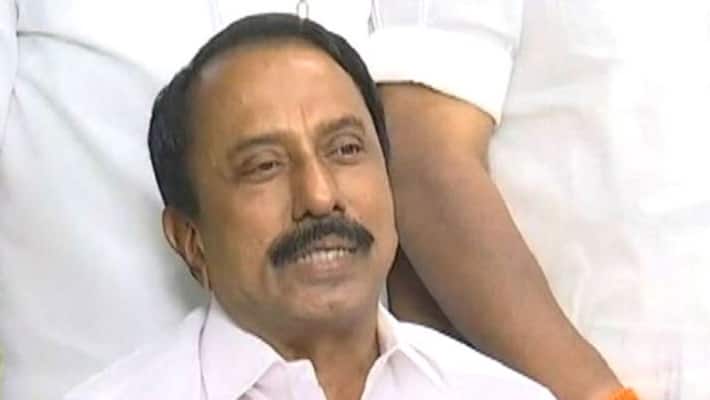 Sasikala - Question about OPS ... sengottayan who refused to open his mouth.! Sasikala - Question about OPS ... sengottayan who refused to open his mouth.!