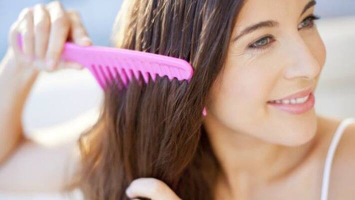 The right way to comb and brush your hair The right way to comb and brush your hair