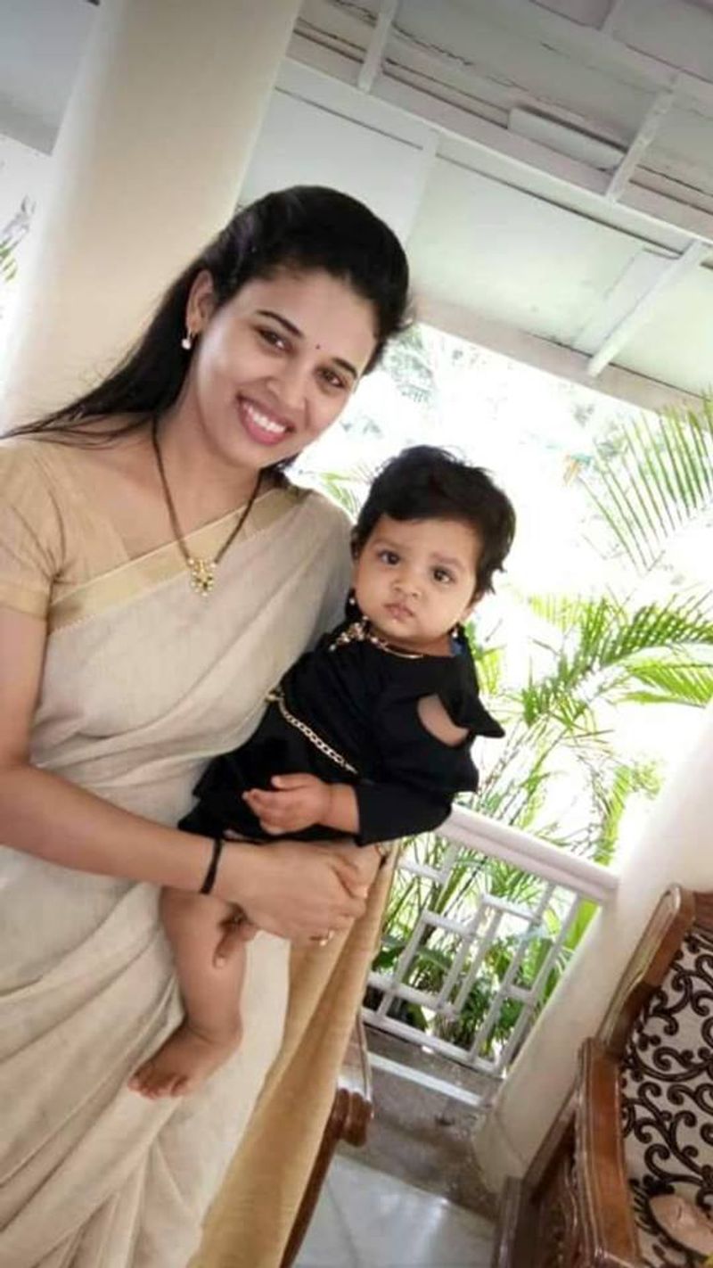 ಪ್ರಸ್ತುತ ಹಾಸನ ಡಿಸಿಯಾಗಿರುವ ರೋಹಿಣಿ ಸಿಂಧೂರಿ ಮೂಲತಃ ತೆಲಂಗಾಣದವರು. ಓದಿದ್ದು ಕೆಮಿಕಲ್ ಎಂಜಿನಿಯರಿಂಗ್.