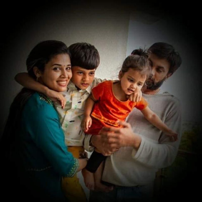 ರೋಹಿಣಿ ಪತಿ ಸುಧೀರ್ ಸಾಫ್ಟ್ವೇರ್ ಎಂಜಿನಿಯರ್.