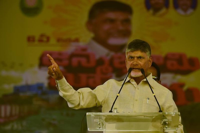 <p>ఈ విషయాన్ని చంద్రబాబుకు చెప్పాడు. ఈ స్థానంలో కేఈ ప్రభాకర్ కు బాధ్యతలు అప్పగించాలని కోరారు. ఈ విషయమై చంద్రబాబునాయుడు కూడ సానుకూలంగా స్పందించినట్టుగా సమాచారం.</p>
