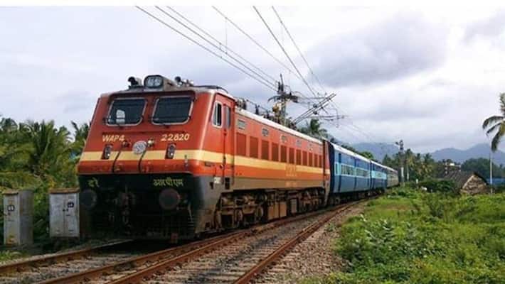 Enjoy free movies on Wi-Fi on Kacheguda-KSR Bengaluru Expres train Enjoy free movies on Wi-Fi on Kacheguda-KSR Bengaluru Expres train