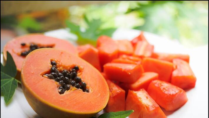 Papaya leaves in demand as dengue claims are increased Papaya leaves in demand as dengue claims are increased