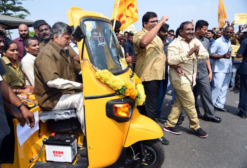 ఆటోవాలా... చంద్రబాబు (ఫొటోలు)