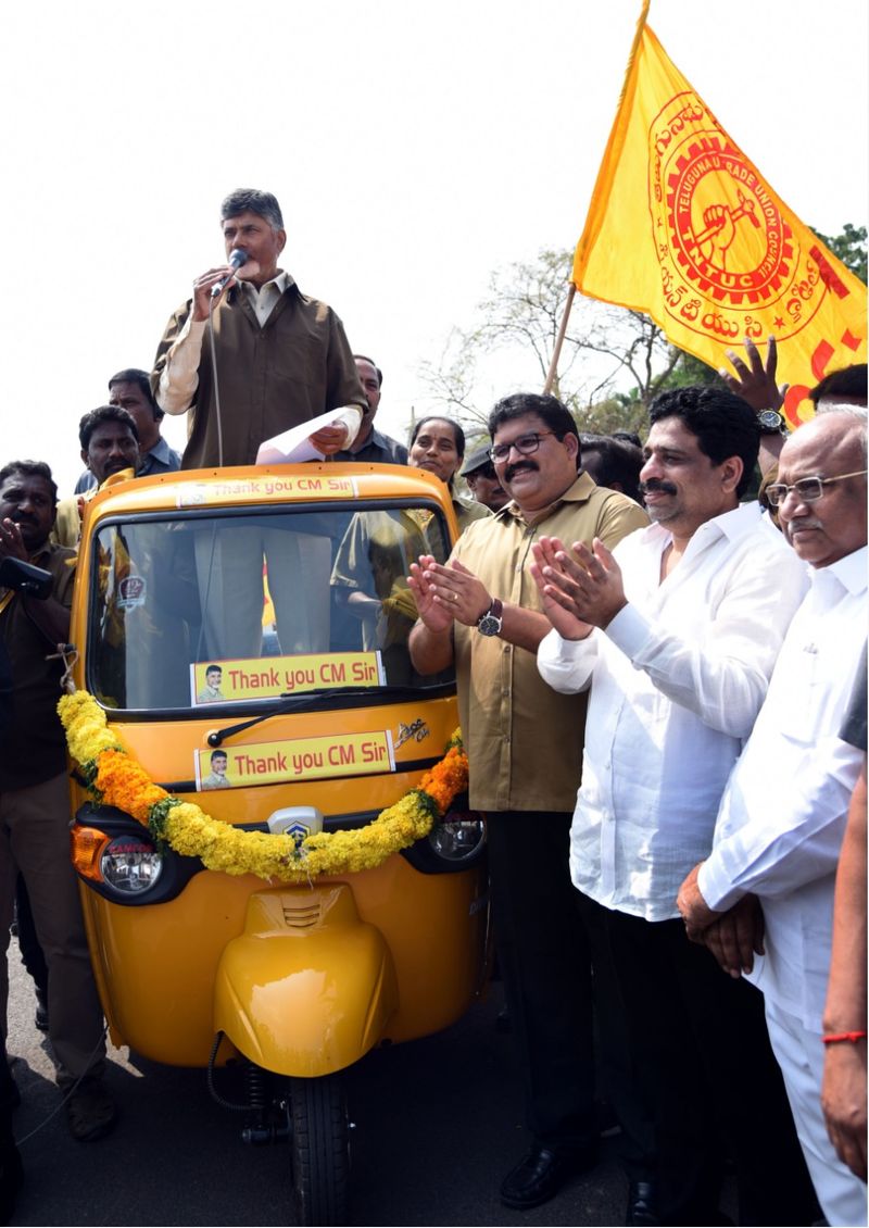 ఆటోవాలా... చంద్రబాబు (ఫొటోలు)