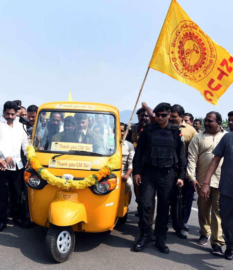 ఆటోవాలా... చంద్రబాబు (ఫొటోలు)