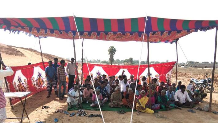 Yerravalli villagers protest for compensation at mallanna sagar project Yerravalli villagers protest for compensation at mallanna sagar project