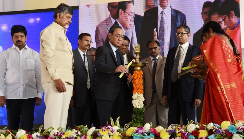 ఎపి హైకోర్టు ప్రారంభం: సుప్రీం సిజేతో చంద్రబాబు (ఫొటోలు)
