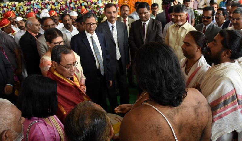ఎపి హైకోర్టు ప్రారంభం: సుప్రీం సిజేతో చంద్రబాబు (ఫొటోలు)