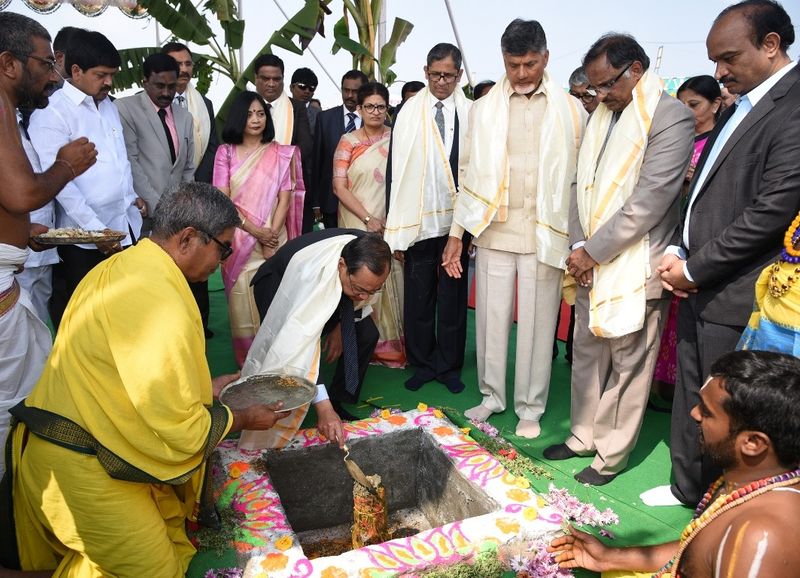 ఎపి హైకోర్టు ప్రారంభం: సుప్రీం సిజేతో చంద్రబాబు (ఫొటోలు)