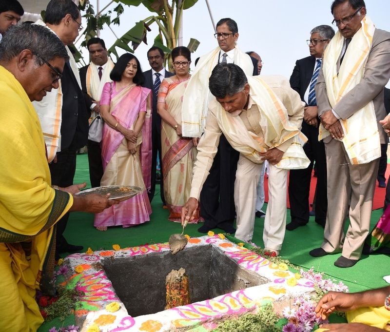 ఎపి హైకోర్టు ప్రారంభం: సుప్రీం సిజేతో చంద్రబాబు (ఫొటోలు)