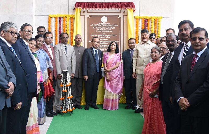 ఎపి హైకోర్టు ప్రారంభం: సుప్రీం సిజేతో చంద్రబాబు (ఫొటోలు)