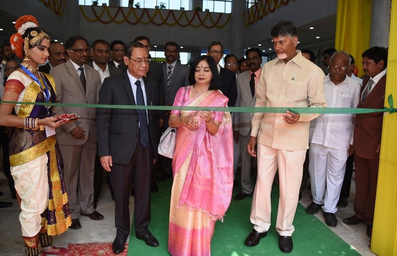 ఎపి హైకోర్టు ప్రారంభం: సుప్రీం సిజేతో చంద్రబాబు (ఫొటోలు)