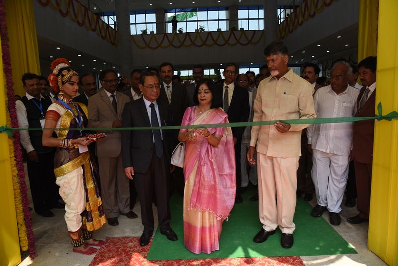 ఎపి హైకోర్టు ప్రారంభం: సుప్రీం సిజేతో చంద్రబాబు (ఫొటోలు)