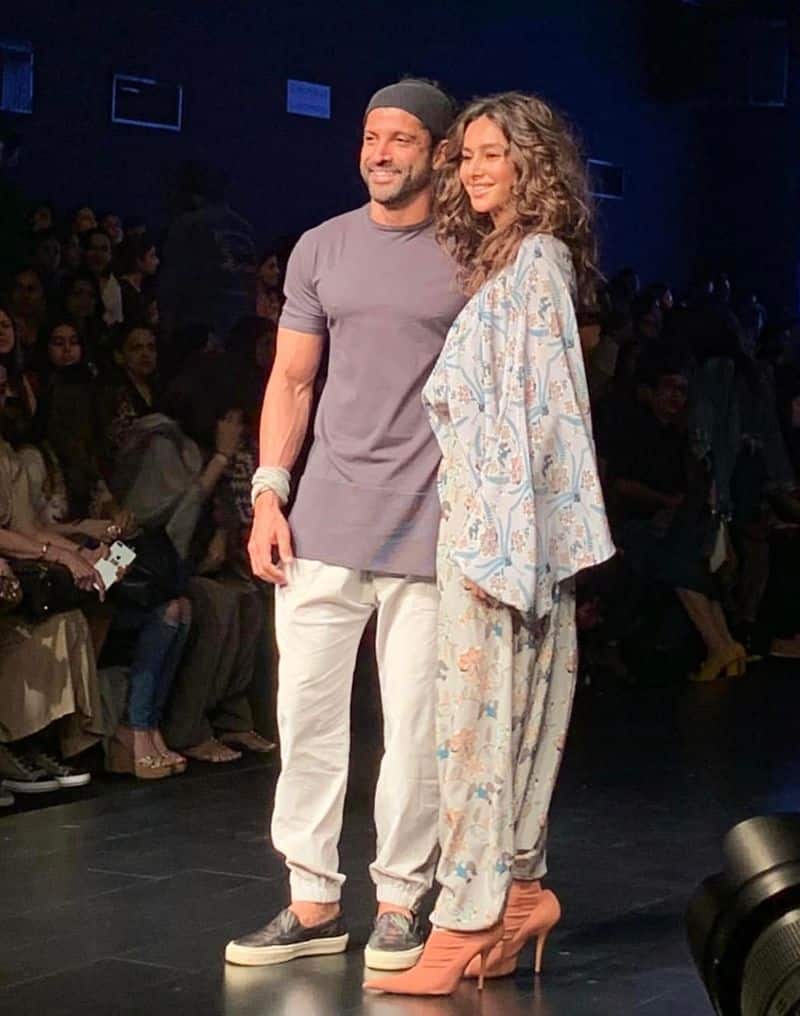 Rumoured couple Shibani Dandekar and Farhan Akhtar put up a casual cool appearance at designer Payal Singhal’s show.