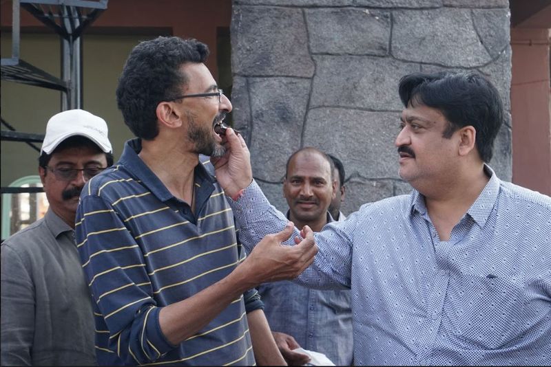 ఆన్ లొకేషన్ లో డైరెక్టర్ శేఖర్ కమ్ముల బర్త్ డే సెలబ్రేషన్స్..