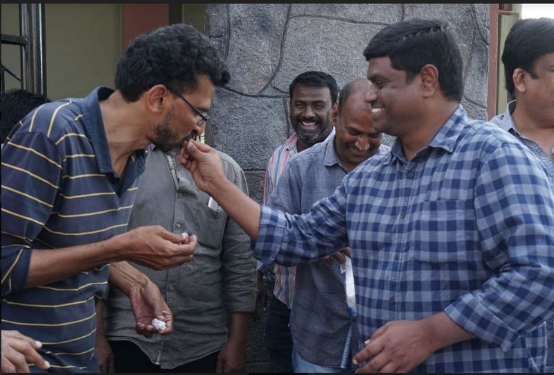 ఆన్ లొకేషన్ లో డైరెక్టర్ శేఖర్ కమ్ముల బర్త్ డే సెలబ్రేషన్స్..