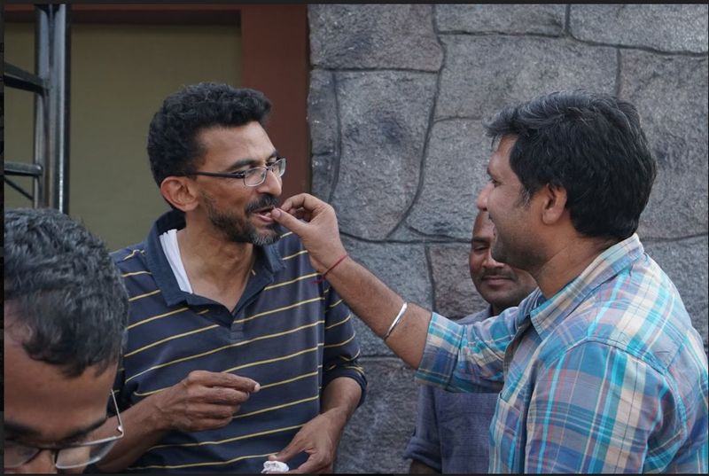 ఆన్ లొకేషన్ లో డైరెక్టర్ శేఖర్ కమ్ముల బర్త్ డే సెలబ్రేషన్స్..