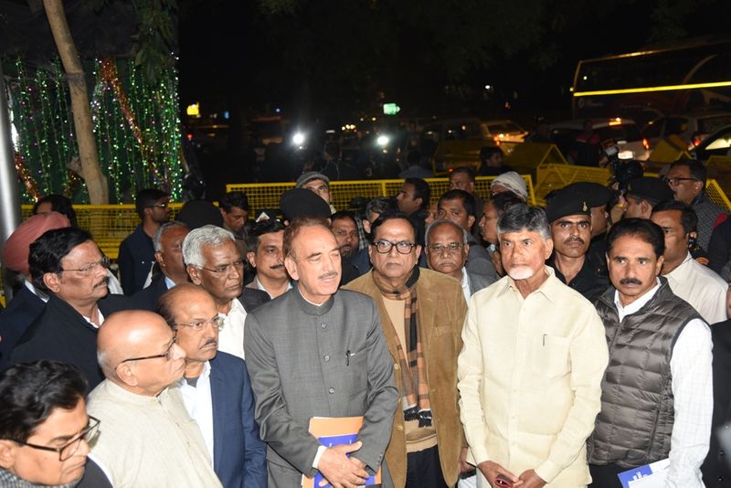 బిజెపియేతర పార్టీల నేతలతో చంద్రబాబు