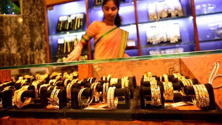gold rate decline, jewelries begins booking for akshaya tritiya gold rate decline, jewelries begins booking for akshaya tritiya