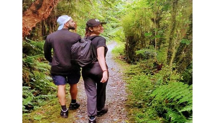 virat kohli-anushka sharma couple travelling in farest virat kohli-anushka sharma couple travelling in farest