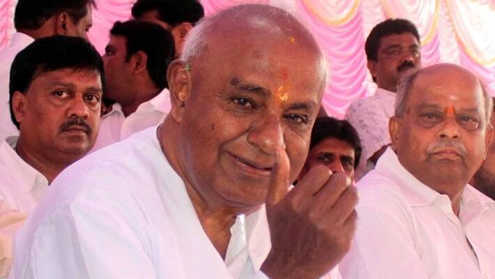 Former Prime Minister HD Devegowda congratulates-CM BS Yeddyurappa Former Prime Minister HD Devegowda congratulates-CM BS Yeddyurappa
