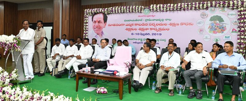 గ్రామ సర్పంచులు, కార్యదర్శుల శిక్షణపై అధికారులతో కేసీఆర్ సమావేశం