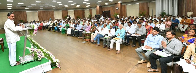 గ్రామ సర్పంచులు, కార్యదర్శుల శిక్షణపై అధికారులతో కేసీఆర్ సమావేశం