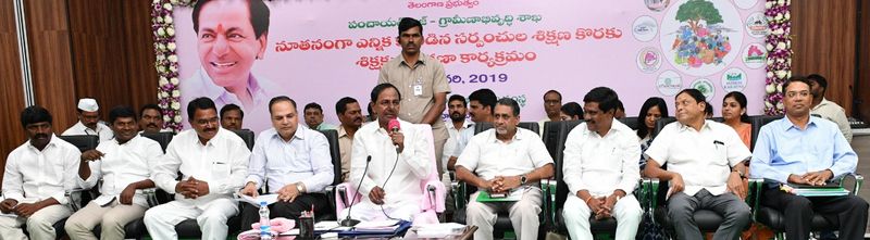 గ్రామ సర్పంచులు, కార్యదర్శుల శిక్షణపై అధికారులతో కేసీఆర్ సమావేశం