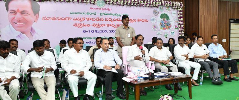 గ్రామ సర్పంచులు, కార్యదర్శుల శిక్షణపై అధికారులతో కేసీఆర్ సమావేశం