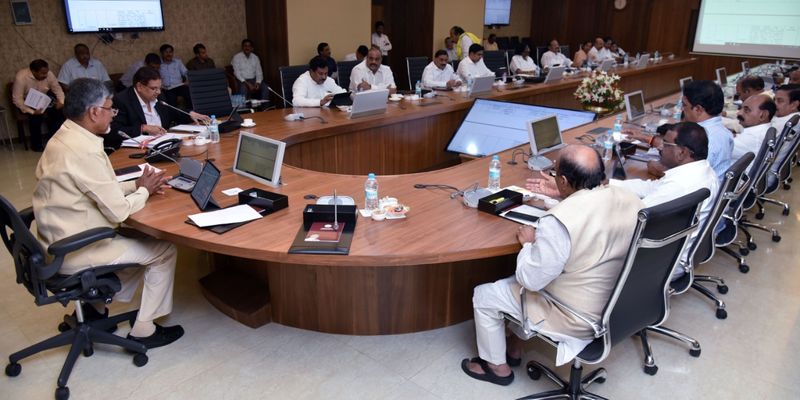 చివరి క్యాబినెట్ మీటింగ్లో ముఖ్యమంత్రి, మంత్రులు