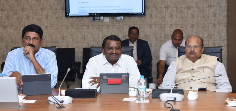 చివరి క్యాబినెట్ మీటింగ్లో ముఖ్యమంత్రి, మంత్రులు