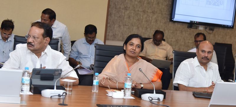 చివరి క్యాబినెట్ మీటింగ్లో ముఖ్యమంత్రి, మంత్రులు